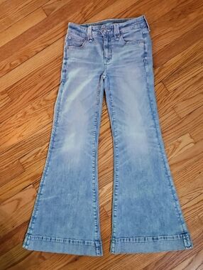 American Eagle Outfitters Light Wash Flare Jeans Size 0 Short